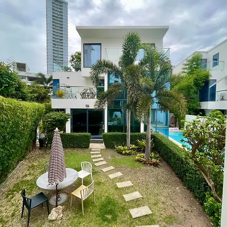 Youth Journey Six-bedroom Pool *