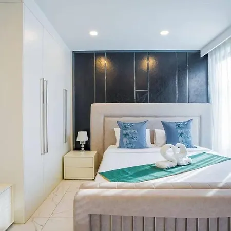 Sol, Luxe 5 Beds