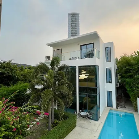 Villa Youth Journey Six-bedroom Pool