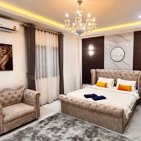 Luxury Near Center *