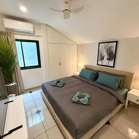 Newly Renovated - 2 Bedroom - Private Pool Villa, Centre วิลล่า *