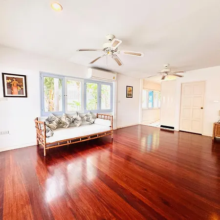 Tiki White House *
