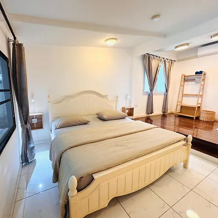 Tiki White House Holiday home Pattaya