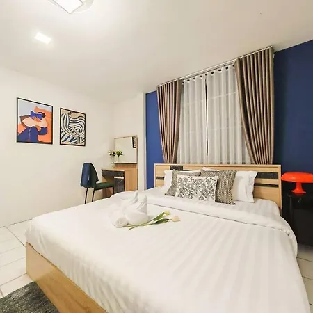 ## Friendly Space Townhouse Walking Street And 2km ## Pattaya