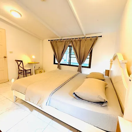 Tiki White House * Pattaya
