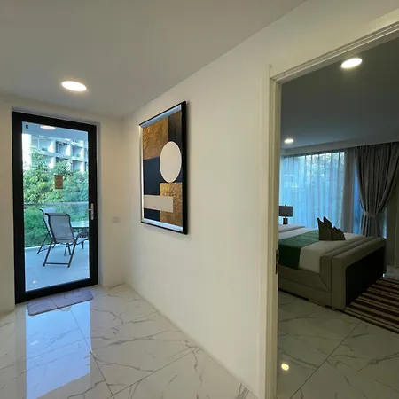 Youth Journey Six-bedroom Pool Villa Pattaya