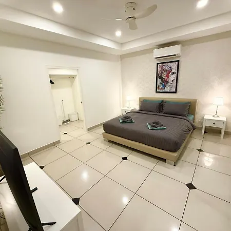 Newly Renovated - 2 Bedroom - Private Pool Villa, Centre * Pattaya