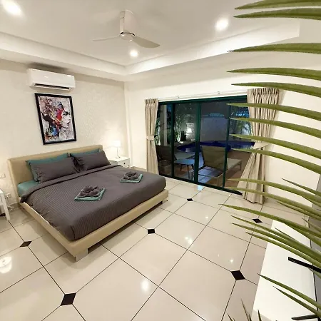 Newly Renovated - 2 Bedroom - Private Pool Villa, Centre * Pattaya
