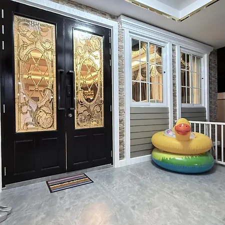วิลล่า Pool 3br Slide Karaoke Pattaya