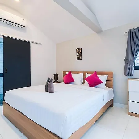 Luxury Pool Center C8 - 4 Bedroom Villa Pattaya