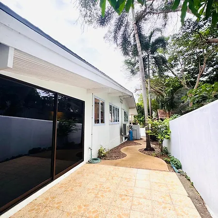Tiki White House Holiday home *
