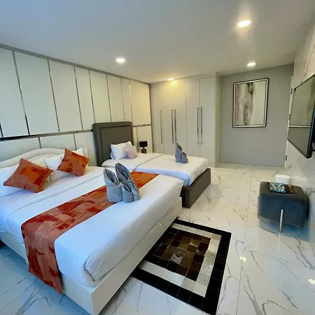 Youth Journey Six-bedroom Pool