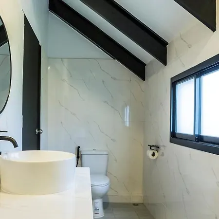 Saga Pool House 5br, 200m From Pattaya
