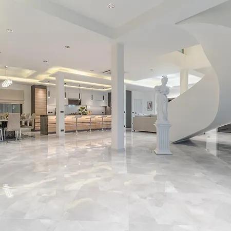 Moonlight Luxury Pool & Yahaha Villa Pattaya