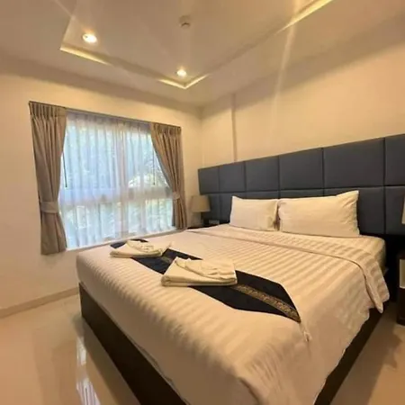 Spacious 1br With Kitchen, Pool, Near Beach, Bars & Eats,gym Near By Apartment