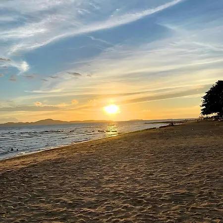 Laid Back Tropical Garden อพาร์ทเม้น Pattaya