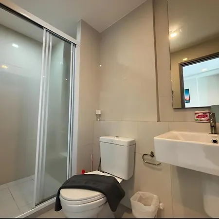 อพาร์ทเม้น Next To Mall With Infinity Pool *