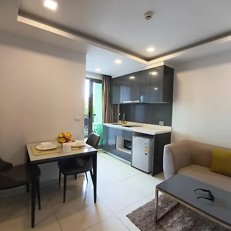อพาร์ทเม้น Luxurious With Pool Access