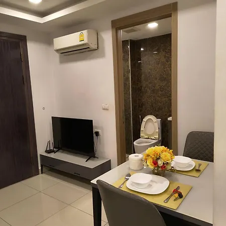อพาร์ทเม้น Luxurious With Pool Access