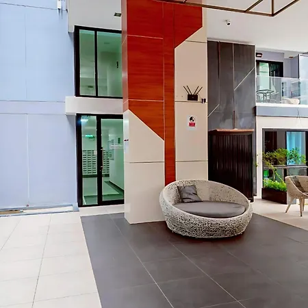 อพาร์ทเม้น Laid Back Tropical Garden *