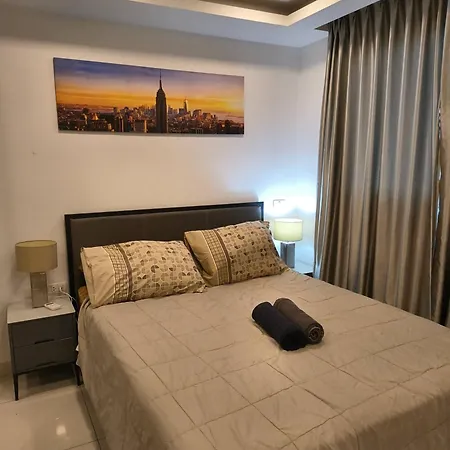 Luxurious With Pool Access * Pattaya