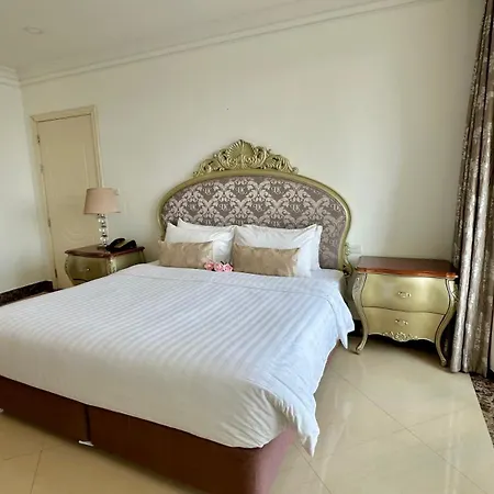 Lk Crystal Apartment