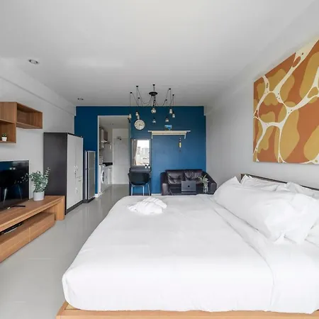 Jomtien Condotel Seaview 11th Floor Apartment *