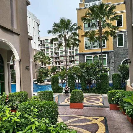 อพาร์ทเม้น Luxurious With Pool Access Pattaya