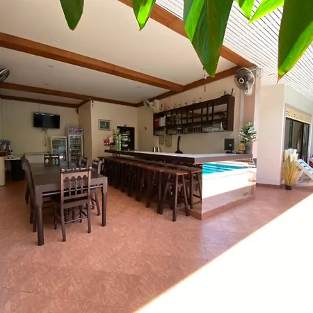 โรงแรม The Elite 4*