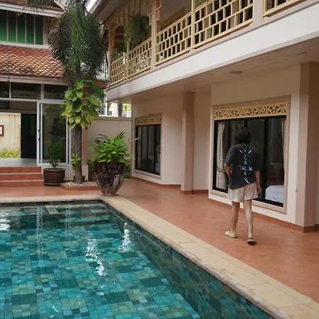 The Elite โรงแรม 4*