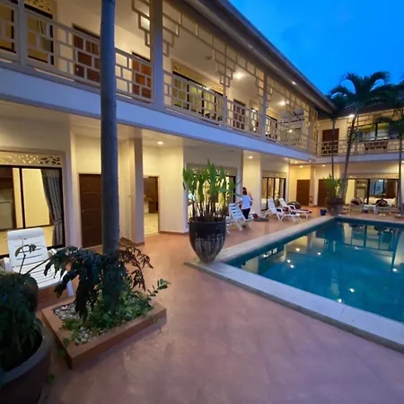 โรงแรม The Elite