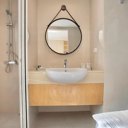 โรงแรม Fourium And Serviced
