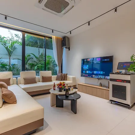 Hiii Aura Pool โรงแรม
