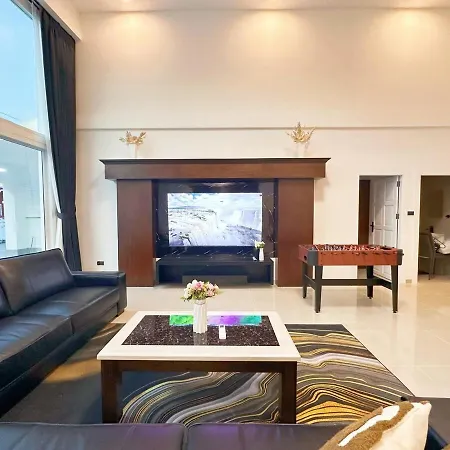Private Pool 4 Bedroom 5 Bathroom Near Walking Street And Bbq Pattaya