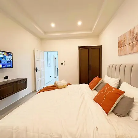 Private Pool 4 Bedroom 5 Bathroom Near Walking Street And Bbq Pattaya