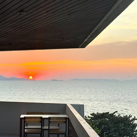 Beachfront 3br With Ocean-view Balcony Apartment Pattaya