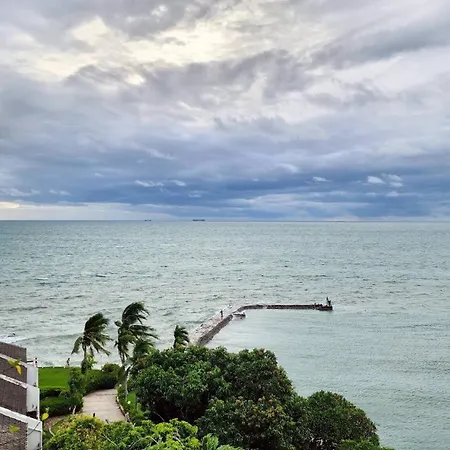 Beachfront 3br With Ocean-view Balcony