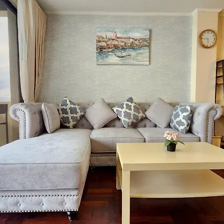 Beachfront 3br With Ocean-view Balcony Apartment