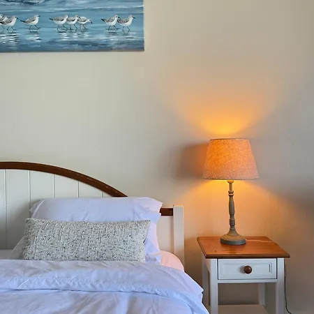 Apartment Beachfront 3br With Ocean-view Balcony Pattaya