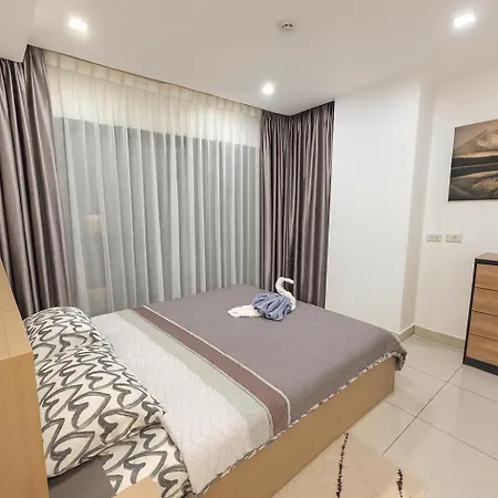 อพาร์ทเม้น Modern 2br Rooftop Swimming Pool Pratumnak *