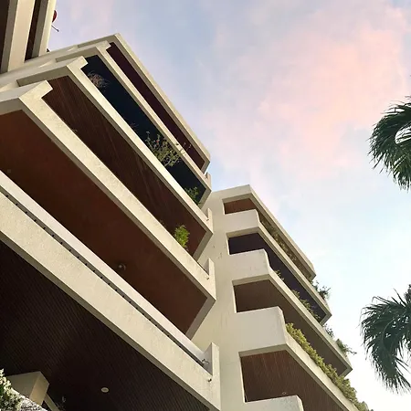 Beachfront 3br With Ocean-view Balcony Apartment *