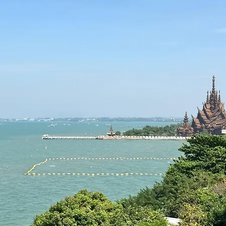 Apartment Beachfront 3br With Ocean-view Balcony Pattaya