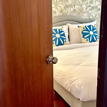 Beachfront 3br With Ocean-view Balcony Apartment *