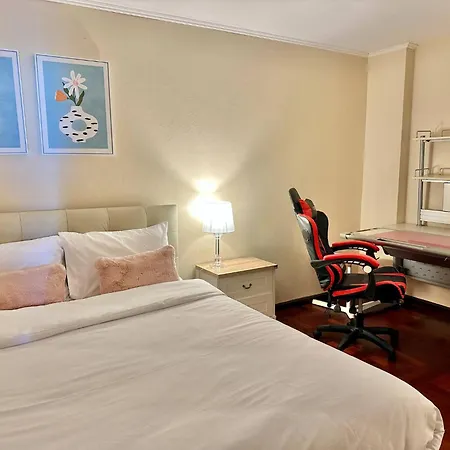 Beachfront 3br With Ocean-view Balcony Pattaya