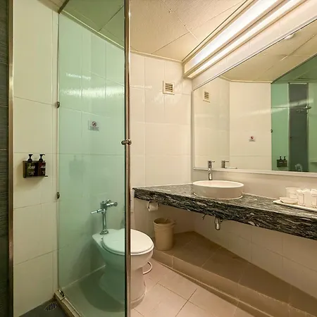 โรงแรม โกลเด้นบีชโฮเทล พัทยา 4*