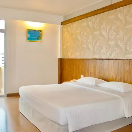 โกลเด้นบีชโฮเทล พัทยา โรงแรม 4*