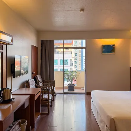 โกลเด้นบีชโฮเทล พัทยา โรงแรม 4*