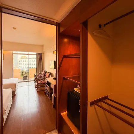 โรงแรม โกลเด้นบีชโฮเทล พัทยา Pattaya