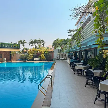 โกลเด้นบีชโฮเทล พัทยา 4* Pattaya