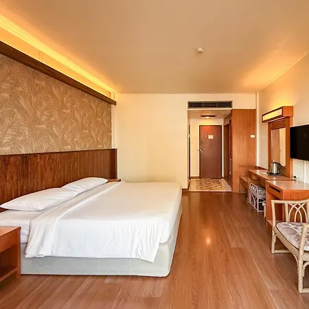โกลเด้นบีชโฮเทล พัทยา โรงแรม 4*